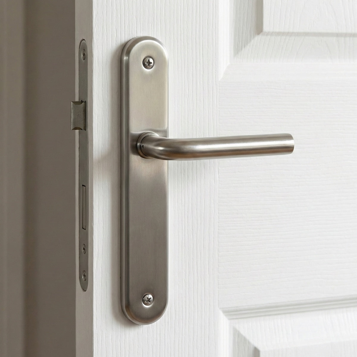 Maniglia con placca ovale finitura nichel satinato per porte modello '6431'