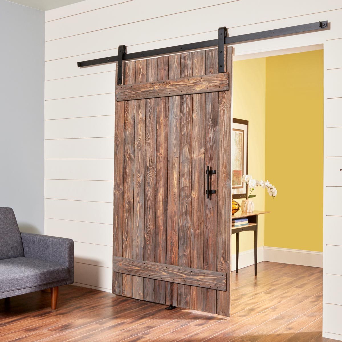 Ferramenta nera con ammortizzatori per porta scorrevole esterna in legno stile fienile