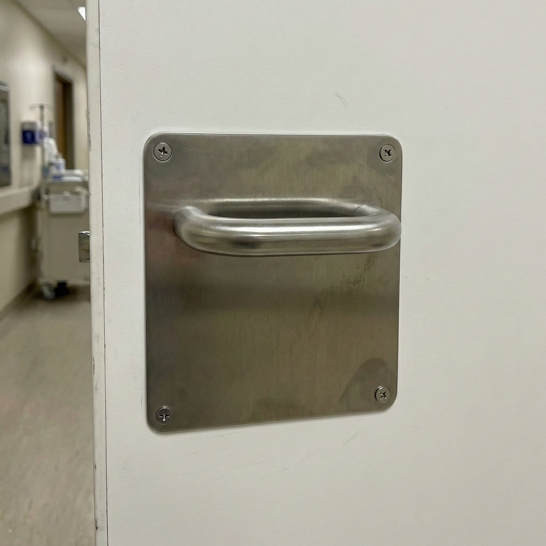 Maniglia modello '603' con placca quadrata da 170 mm in acciaio inossidabile per porte