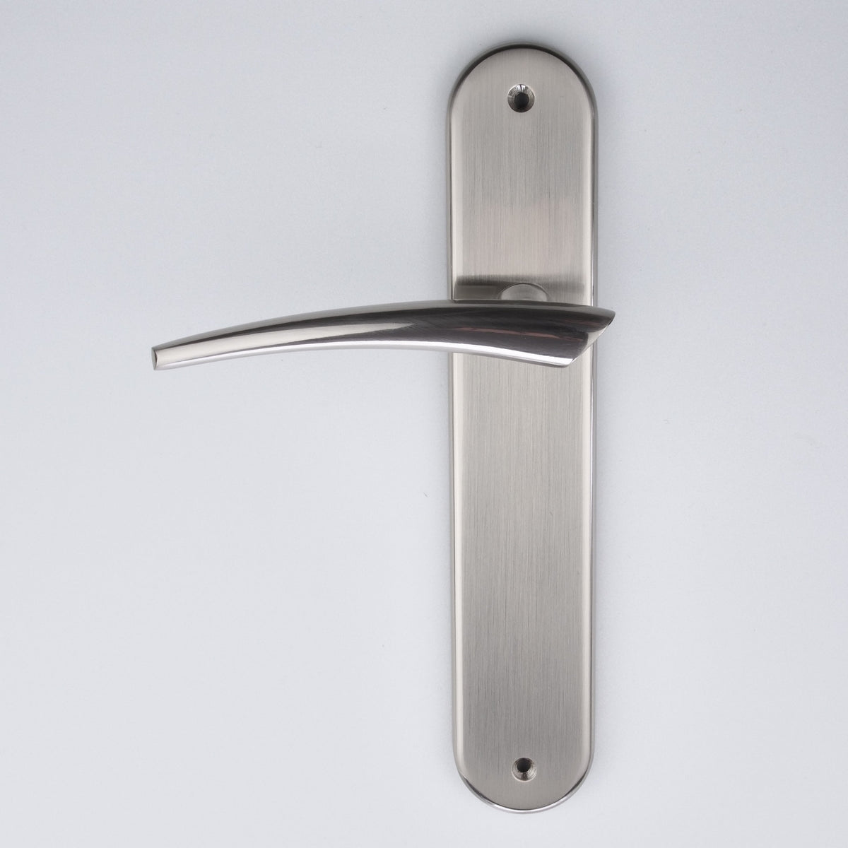 Maniglia d'avanguardia con placca ovale finitura nichel satinato per porte modello '330'