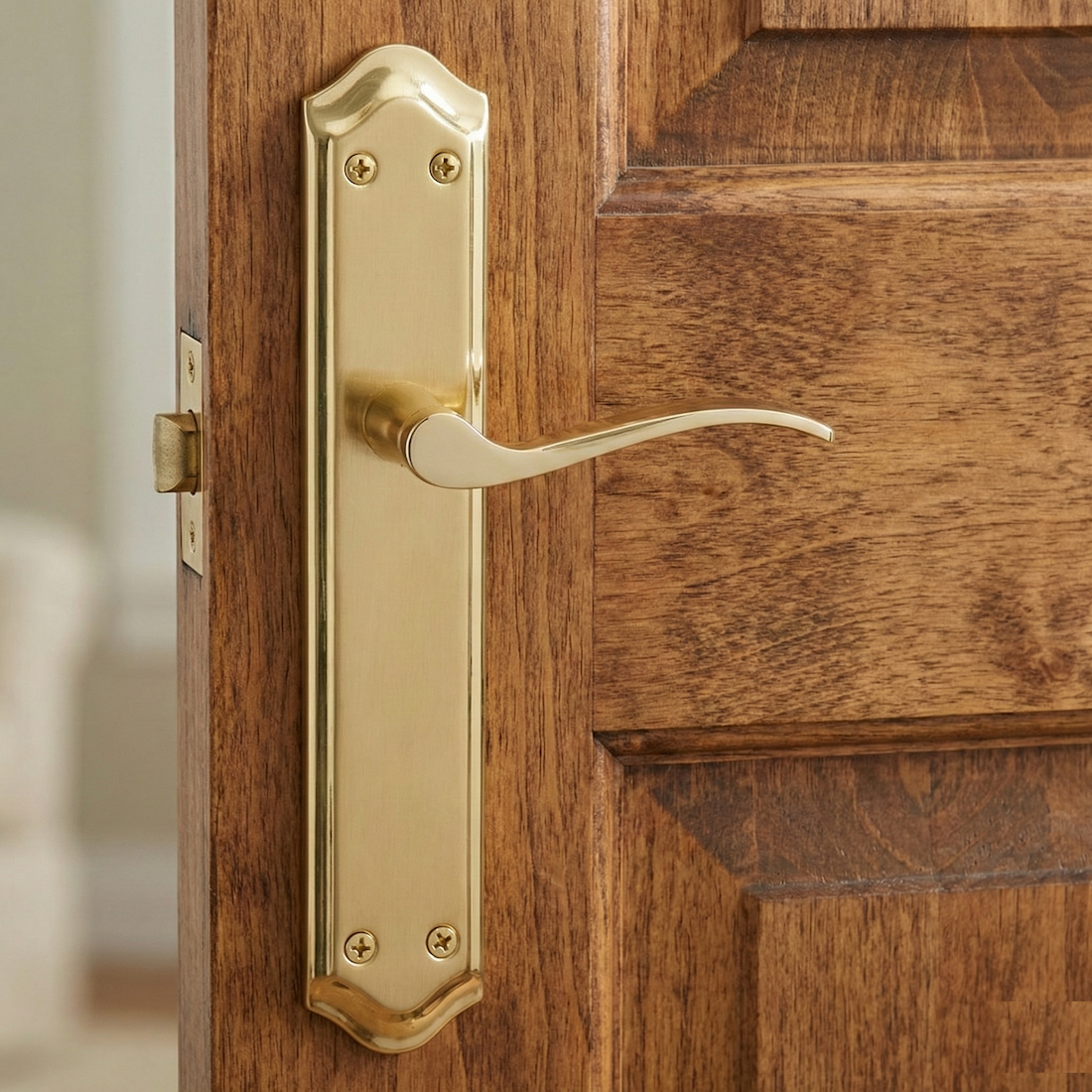Maniglia MASTER finitura oro satinato con placca ovale curva per porte