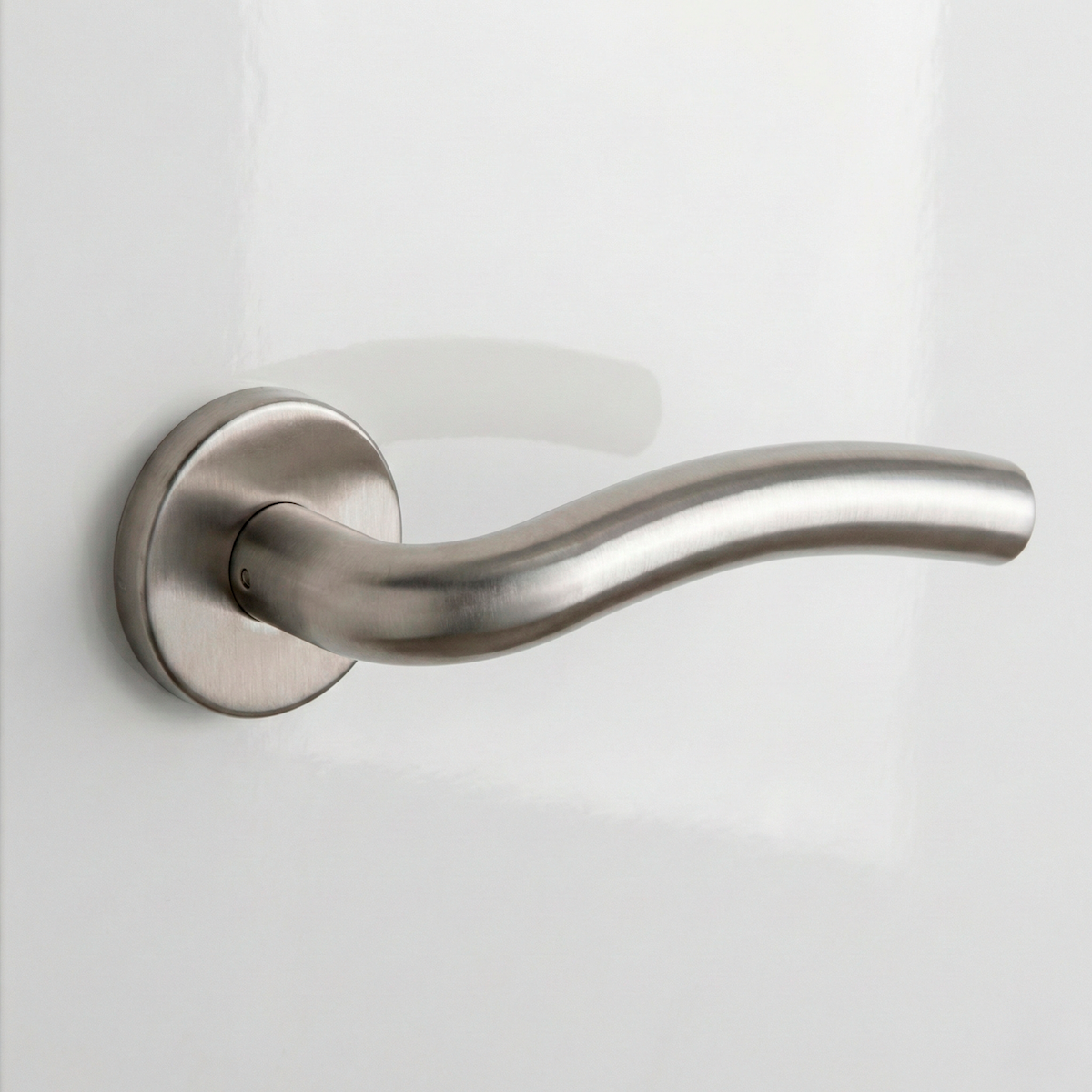 Maniglia Ares con rosetta tonda in acciaio inox per porte