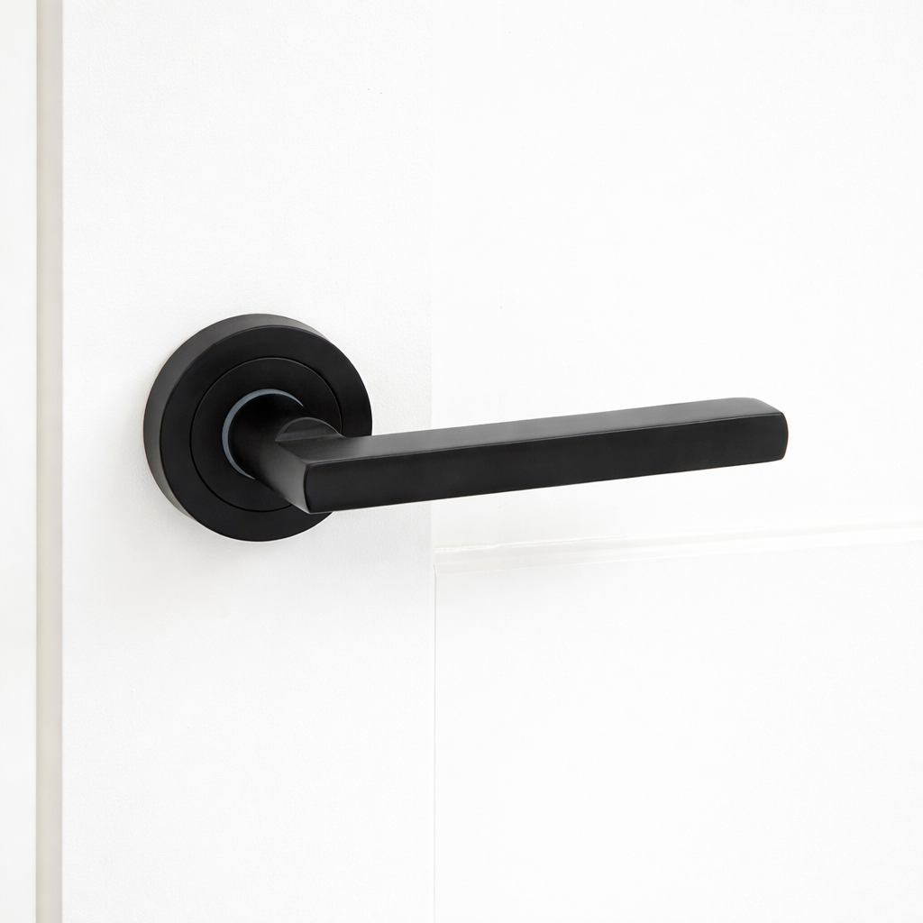 Maniglia modello Rental 530 in alluminio con rosetta tonda finitura nera per porte