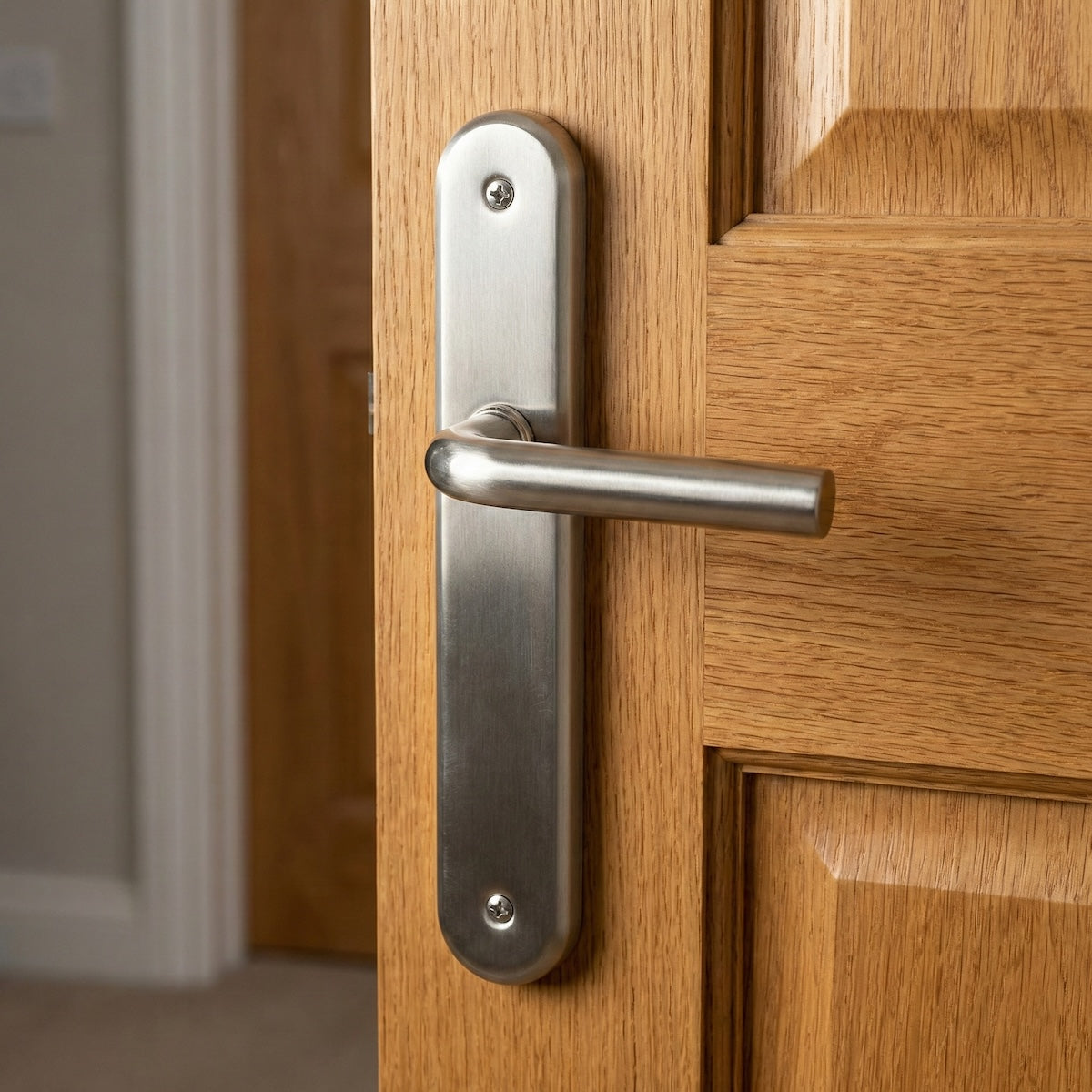Maniglia con placca ovale finitura nichel satinato per porte modello '6431'