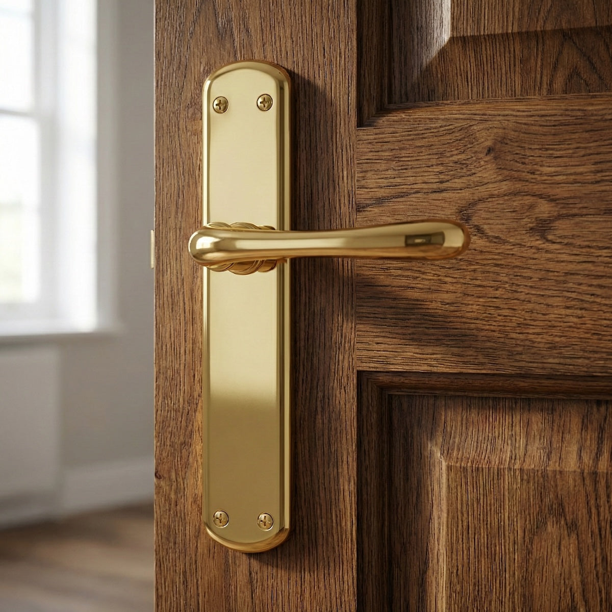 Maniglia modello '6501' in zama finitura oro lucido con placca ovale per porte