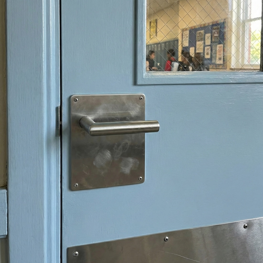 Maniglia modello '503' con placca quadrata 170mm in acciaio inossidabile per porte