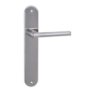 Classica maniglia modello '530' in alluminio con placca ovale in finitura nichel satinato per porte