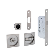Kit per porta scorrevole con serratura e maniglia a incasso quadrata in finitura nichel satinato